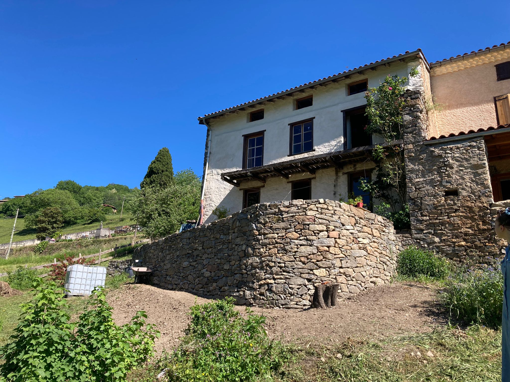 mur courbe pierre sèche Ariège